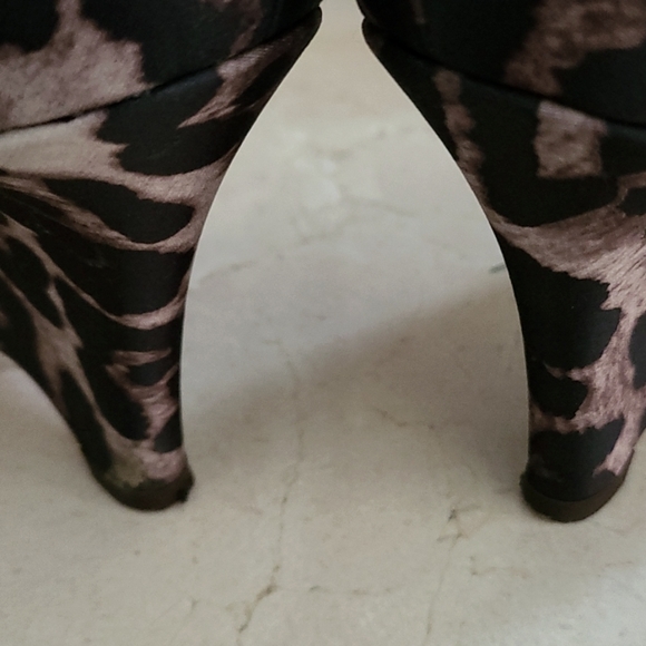 Kate Spade New York Deb Leopard  Printed Satin Wedges Size 7 - Picture 7 of 8